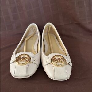 Michael Kors Vanilla Saffiano Leather Ballet Flats Gold MK Logo Women’s 10M